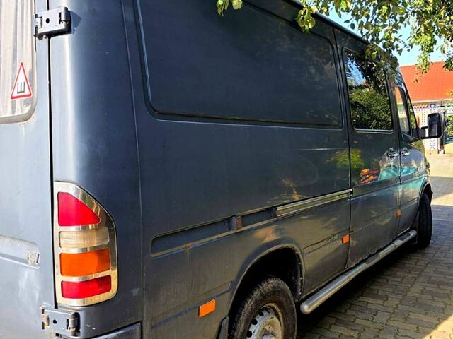 Черный Мерседес Sprinter, объемом двигателя 2.9 л и пробегом 873 тыс. км за 3500 $, фото 2 на Automoto.ua