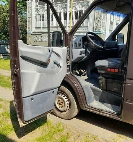 Черный Мерседес Sprinter, объемом двигателя 2.3 л и пробегом 400 тыс. км за 3500 $, фото 19 на Automoto.ua