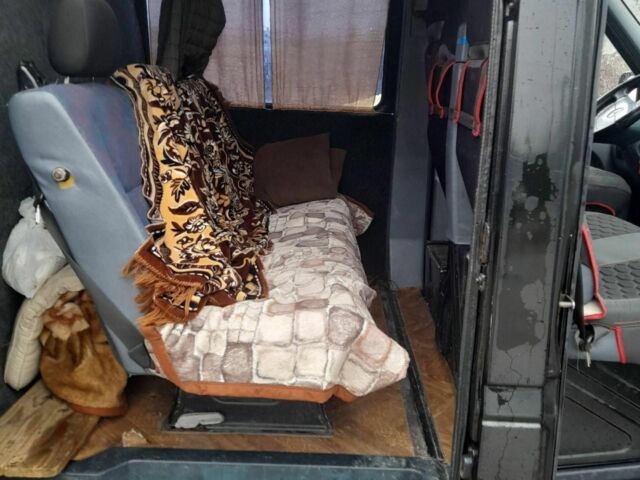 Черный Мерседес Sprinter, объемом двигателя 2.9 л и пробегом 550 тыс. км за 1891 $, фото 6 на Automoto.ua