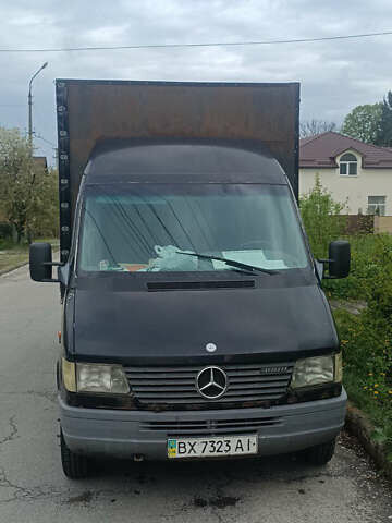 Черный Мерседес Sprinter, объемом двигателя 2.3 л и пробегом 700 тыс. км за 3700 $, фото 1 на Automoto.ua