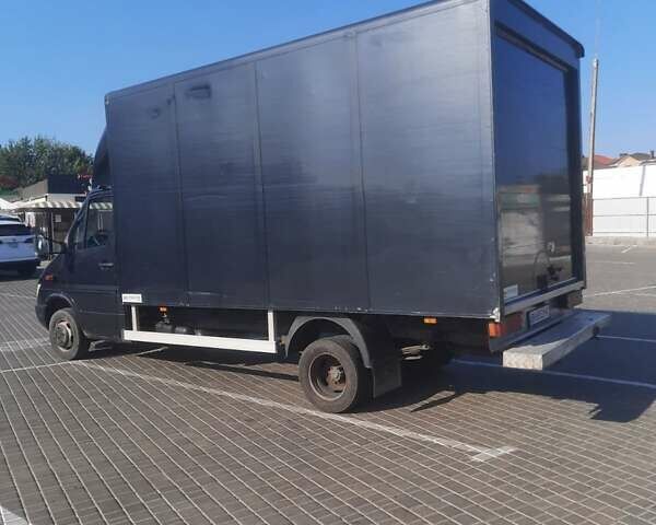 Черный Мерседес Sprinter, объемом двигателя 2.2 л и пробегом 514 тыс. км за 12500 $, фото 2 на Automoto.ua