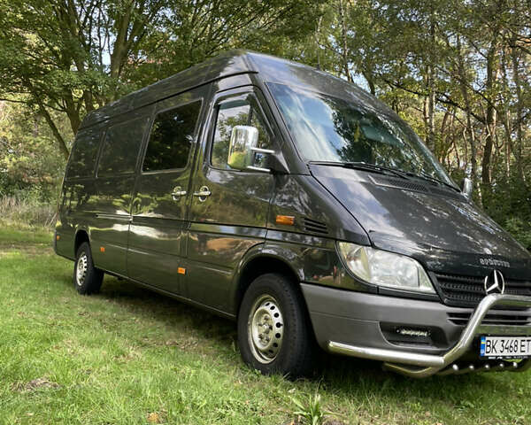 Черный Мерседес Sprinter, объемом двигателя 2.15 л и пробегом 450 тыс. км за 15300 $, фото 1 на Automoto.ua