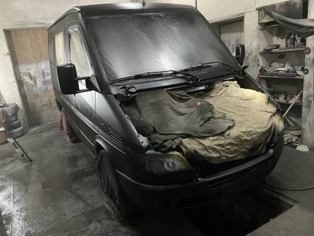 Черный Мерседес Sprinter, объемом двигателя 2.1 л и пробегом 540 тыс. км за 4500 $, фото 2 на Automoto.ua