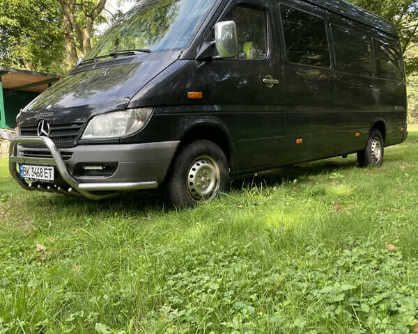 Черный Мерседес Sprinter, объемом двигателя 2.15 л и пробегом 450 тыс. км за 15300 $, фото 2 на Automoto.ua