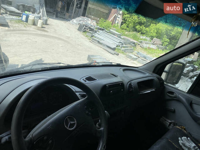 Черный Мерседес Sprinter, объемом двигателя 2.15 л и пробегом 570 тыс. км за 4050 $, фото 3 на Automoto.ua