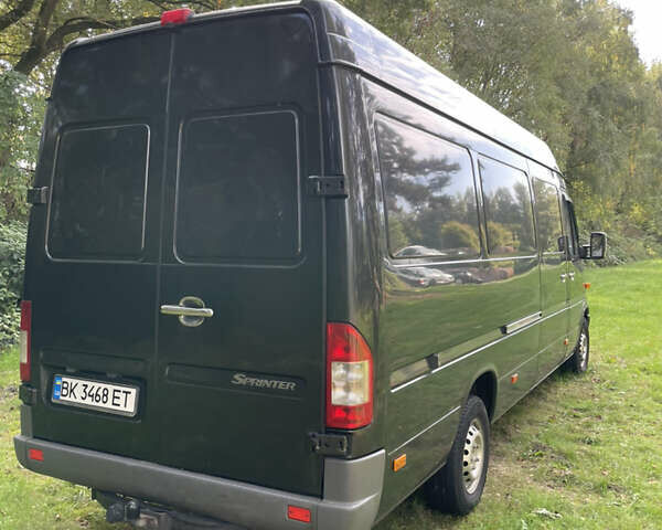 Черный Мерседес Sprinter, объемом двигателя 2.15 л и пробегом 450 тыс. км за 15300 $, фото 7 на Automoto.ua