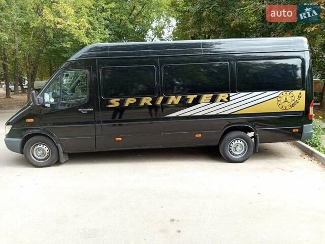 Черный Мерседес Sprinter, объемом двигателя 2.69 л и пробегом 323 тыс. км за 14200 $, фото 1 на Automoto.ua