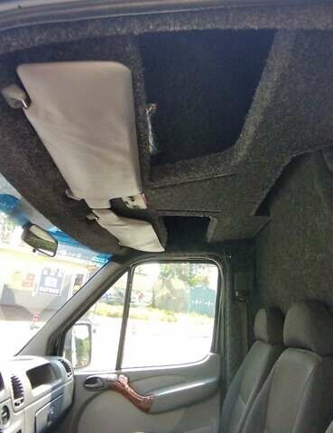 Черный Мерседес Sprinter, объемом двигателя 2.7 л и пробегом 400 тыс. км за 4000 $, фото 8 на Automoto.ua