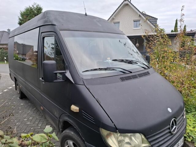 Черный Мерседес Sprinter, объемом двигателя 2.2 л и пробегом 770 тыс. км за 8000 $, фото 1 на Automoto.ua