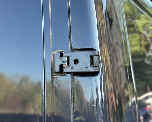 Чорний Мерседес Sprinter, об'ємом двигуна 2.69 л та пробігом 296 тис. км за 12950 $, фото 56 на Automoto.ua