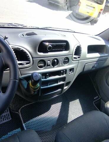Черный Мерседес Sprinter, объемом двигателя 2.7 л и пробегом 400 тыс. км за 4000 $, фото 11 на Automoto.ua