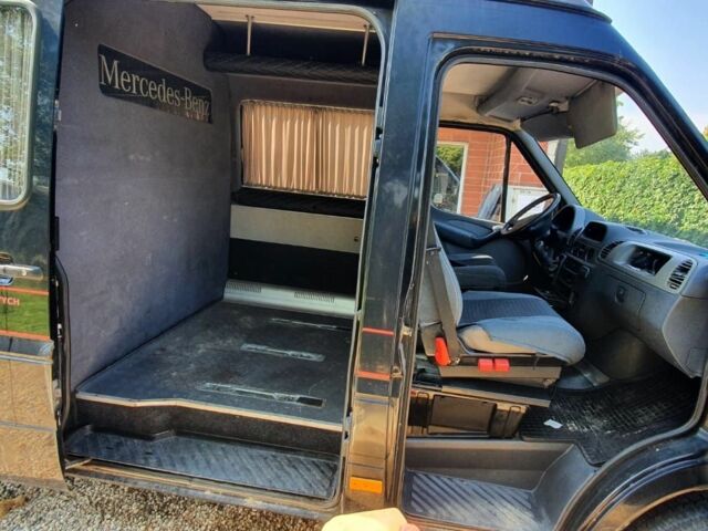 Черный Мерседес Sprinter, объемом двигателя 2.7 л и пробегом 360 тыс. км за 4546 $, фото 3 на Automoto.ua