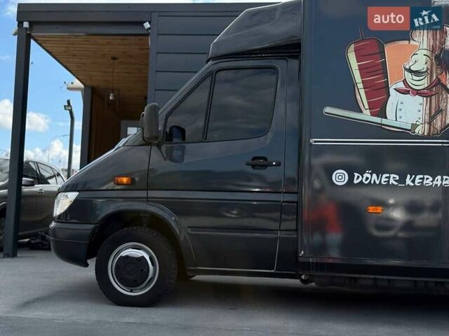 Черный Мерседес Sprinter, объемом двигателя 2.15 л и пробегом 320 тыс. км за 23000 $, фото 3 на Automoto.ua