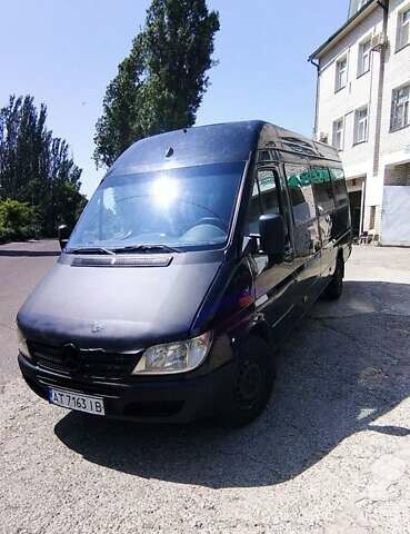 Черный Мерседес Sprinter, объемом двигателя 2.7 л и пробегом 400 тыс. км за 4000 $, фото 2 на Automoto.ua