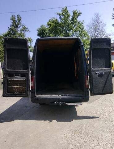 Черный Мерседес Sprinter, объемом двигателя 2.7 л и пробегом 400 тыс. км за 4000 $, фото 5 на Automoto.ua