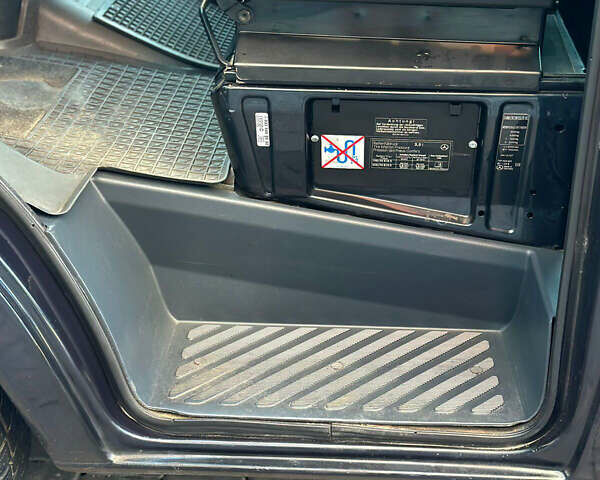 Черный Мерседес Sprinter, объемом двигателя 2.7 л и пробегом 298 тыс. км за 12999 $, фото 43 на Automoto.ua