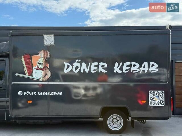 Черный Мерседес Sprinter, объемом двигателя 2.15 л и пробегом 320 тыс. км за 23000 $, фото 4 на Automoto.ua