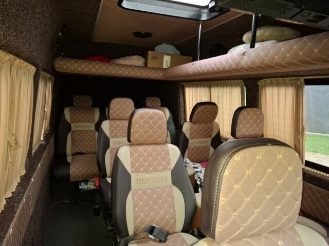 Черный Мерседес Sprinter, объемом двигателя 2.2 л и пробегом 770 тыс. км за 8000 $, фото 13 на Automoto.ua