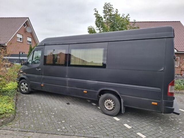 Черный Мерседес Sprinter, объемом двигателя 2.2 л и пробегом 770 тыс. км за 8000 $, фото 8 на Automoto.ua
