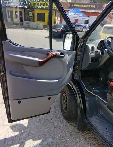 Черный Мерседес Sprinter, объемом двигателя 2.7 л и пробегом 400 тыс. км за 4000 $, фото 7 на Automoto.ua