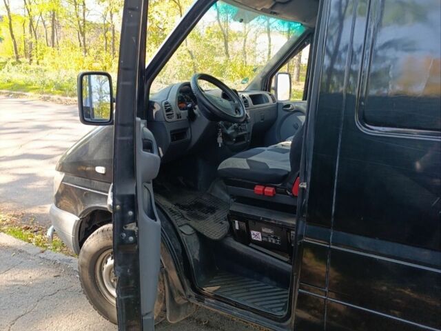 Черный Мерседес Sprinter, объемом двигателя 2.2 л и пробегом 280 тыс. км за 6000 $, фото 19 на Automoto.ua