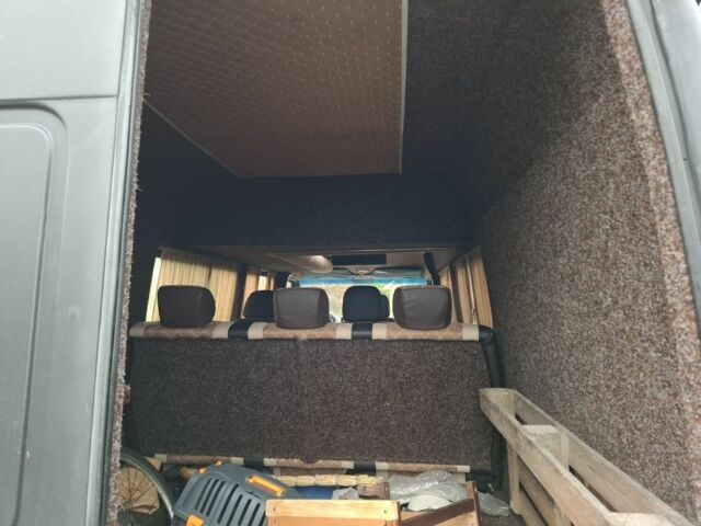 Черный Мерседес Sprinter, объемом двигателя 2.2 л и пробегом 770 тыс. км за 8000 $, фото 3 на Automoto.ua