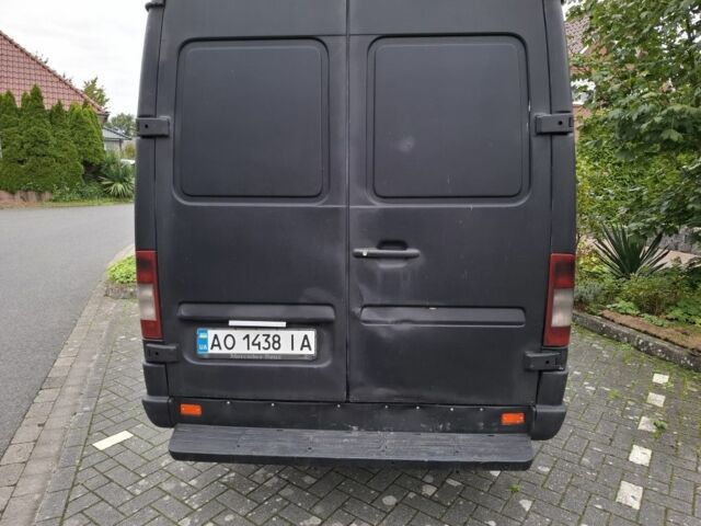 Черный Мерседес Sprinter, объемом двигателя 2.2 л и пробегом 770 тыс. км за 8000 $, фото 6 на Automoto.ua