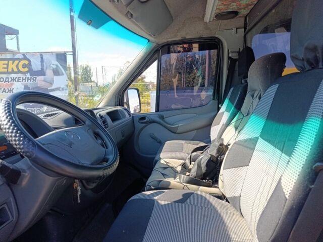 Черный Мерседес Sprinter, объемом двигателя 2.2 л и пробегом 280 тыс. км за 6000 $, фото 18 на Automoto.ua
