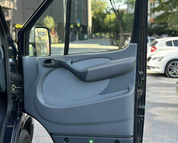 Чорний Мерседес Sprinter, об'ємом двигуна 2.69 л та пробігом 296 тис. км за 12950 $, фото 38 на Automoto.ua