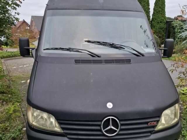 Черный Мерседес Sprinter, объемом двигателя 2.2 л и пробегом 770 тыс. км за 8000 $, фото 4 на Automoto.ua