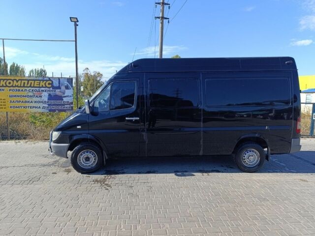 Черный Мерседес Sprinter, объемом двигателя 2.2 л и пробегом 280 тыс. км за 6000 $, фото 2 на Automoto.ua