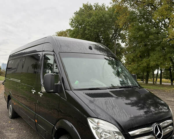 Черный Мерседес Sprinter, объемом двигателя 2.15 л и пробегом 656 тыс. км за 15000 $, фото 1 на Automoto.ua