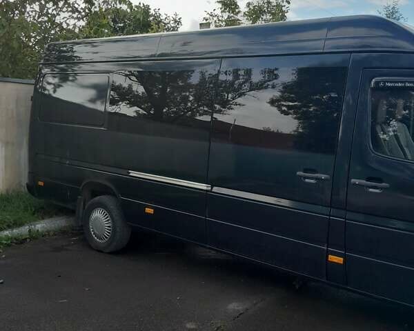 Черный Мерседес Sprinter, объемом двигателя 0 л и пробегом 946 тыс. км за 11700 $, фото 13 на Automoto.ua
