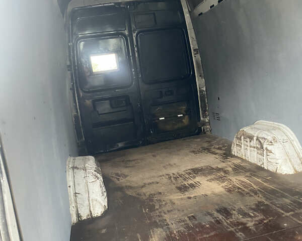 Черный Мерседес Sprinter, объемом двигателя 2.15 л и пробегом 390 тыс. км за 8900 $, фото 8 на Automoto.ua