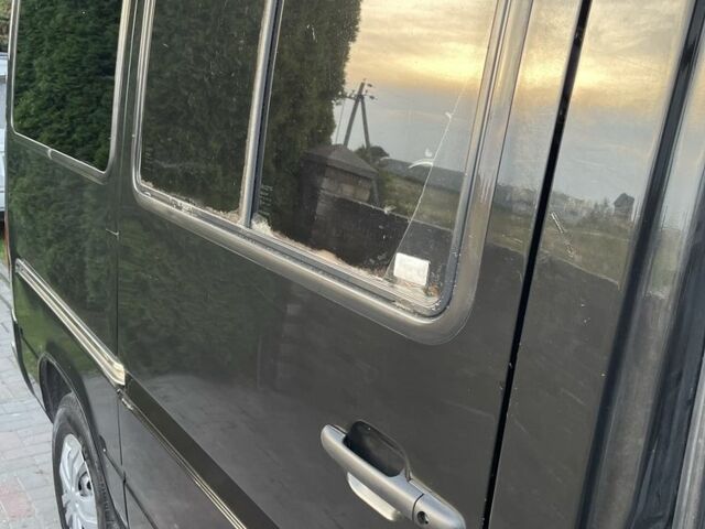 Черный Мерседес Sprinter, объемом двигателя 2.1 л и пробегом 519 тыс. км за 5000 $, фото 10 на Automoto.ua