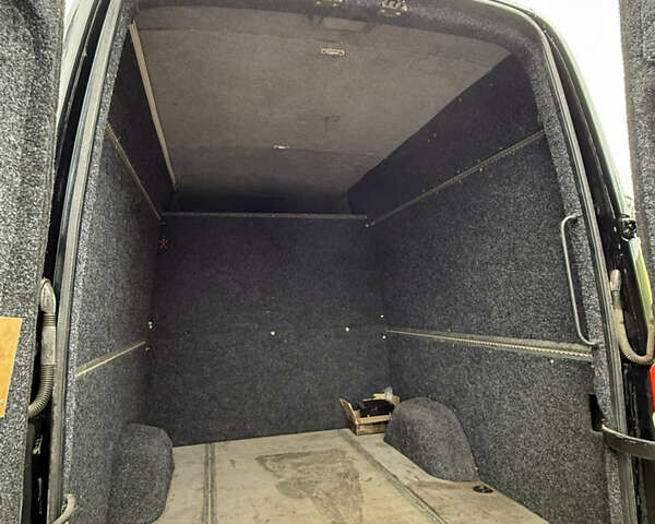 Черный Мерседес Sprinter, объемом двигателя 2.15 л и пробегом 656 тыс. км за 15000 $, фото 6 на Automoto.ua