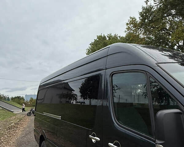 Черный Мерседес Sprinter, объемом двигателя 2.15 л и пробегом 656 тыс. км за 15000 $, фото 8 на Automoto.ua