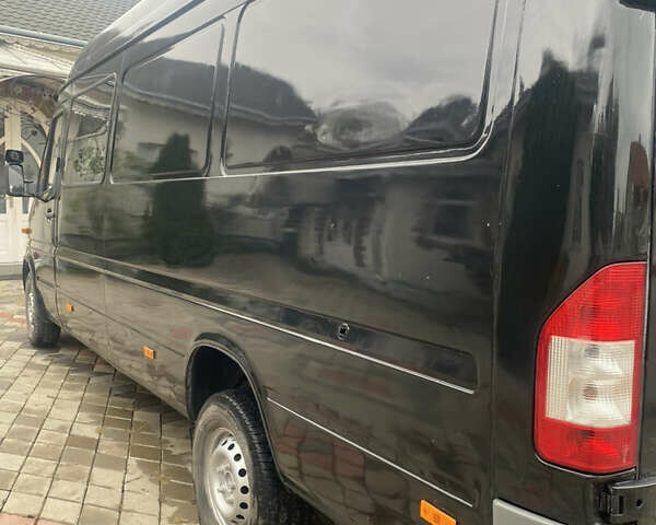 Черный Мерседес Sprinter, объемом двигателя 2.15 л и пробегом 390 тыс. км за 8900 $, фото 3 на Automoto.ua