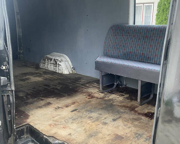 Черный Мерседес Sprinter, объемом двигателя 2.15 л и пробегом 390 тыс. км за 8900 $, фото 9 на Automoto.ua