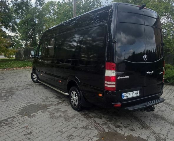 Черный Мерседес Sprinter, объемом двигателя 3 л и пробегом 300 тыс. км за 16900 $, фото 2 на Automoto.ua