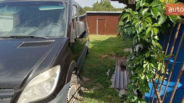 Черный Мерседес Sprinter, объемом двигателя 2.15 л и пробегом 300 тыс. км за 10000 $, фото 7 на Automoto.ua