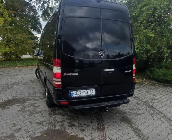 Черный Мерседес Sprinter, объемом двигателя 3 л и пробегом 300 тыс. км за 16900 $, фото 4 на Automoto.ua