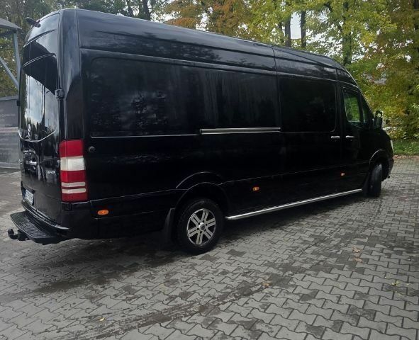 Черный Мерседес Sprinter, объемом двигателя 3 л и пробегом 300 тыс. км за 16900 $, фото 1 на Automoto.ua