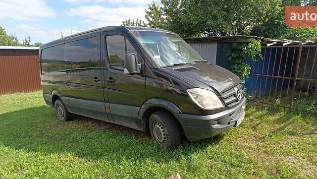 Черный Мерседес Sprinter, объемом двигателя 2.15 л и пробегом 300 тыс. км за 10000 $, фото 9 на Automoto.ua