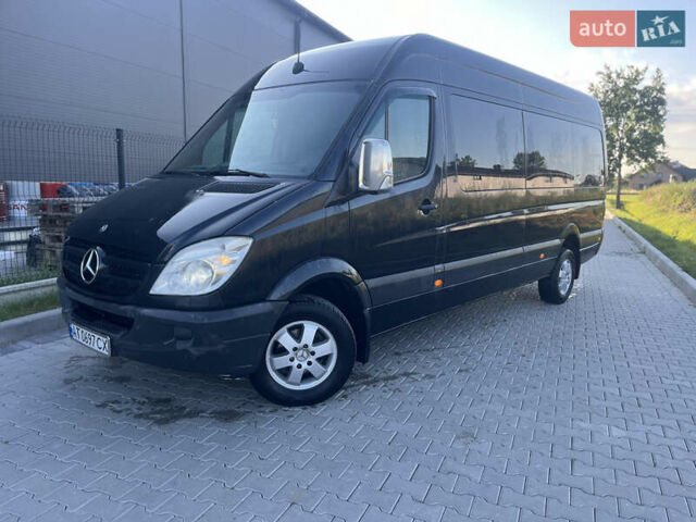 Черный Мерседес Sprinter, объемом двигателя 2.99 л и пробегом 700 тыс. км за 19800 $, фото 3 на Automoto.ua