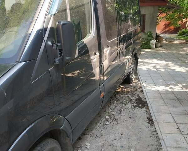 Черный Мерседес Sprinter, объемом двигателя 0 л и пробегом 300 тыс. км за 13000 $, фото 3 на Automoto.ua
