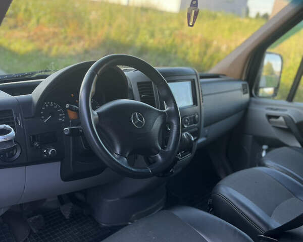 Черный Мерседес Sprinter, объемом двигателя 2.99 л и пробегом 700 тыс. км за 19800 $, фото 9 на Automoto.ua