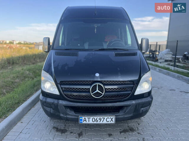 Черный Мерседес Sprinter, объемом двигателя 2.99 л и пробегом 700 тыс. км за 19800 $, фото 4 на Automoto.ua