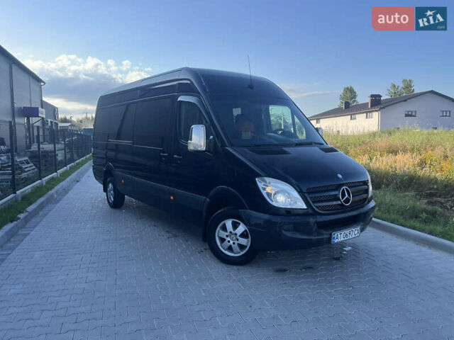 Черный Мерседес Sprinter, объемом двигателя 2.99 л и пробегом 700 тыс. км за 19800 $, фото 1 на Automoto.ua