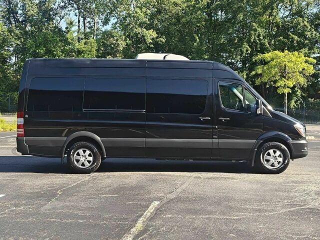 Черный Мерседес Sprinter, объемом двигателя 2.1 л и пробегом 79 тыс. км за 11000 $, фото 7 на Automoto.ua